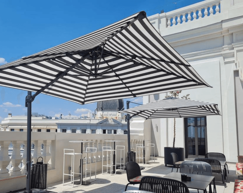Guarda-sol Flexo Mastro Preto + Base com Rodas Ezpeleta